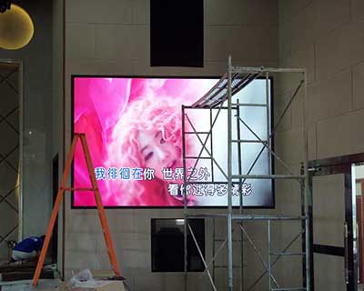 合川龍市中學(xué)全彩和單色led顯示屏安裝